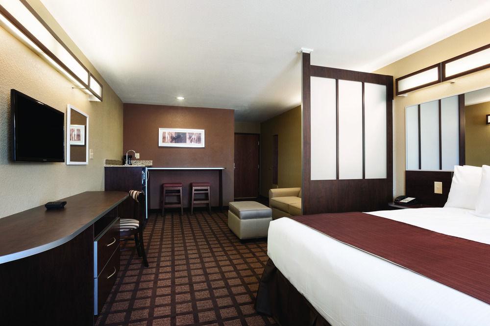 Quality Inn & Suites Kenedy - Karnes City Kültér fotó