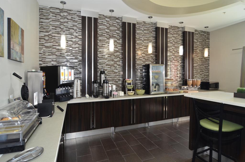 Quality Inn & Suites Kenedy - Karnes City Kültér fotó